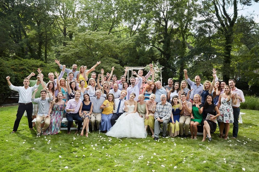 11 lucruri la care invitatii se gandesc in timpul nuntii