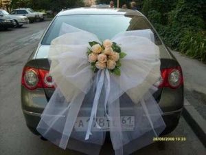 Idei diverse pentru decorarea masinii de nunta